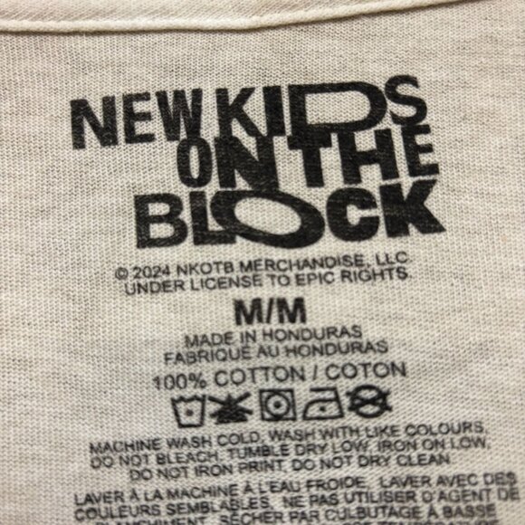 Boy Band New Kids on the Block in Suits T-Shirt Size Medium - Picture 4 of 4